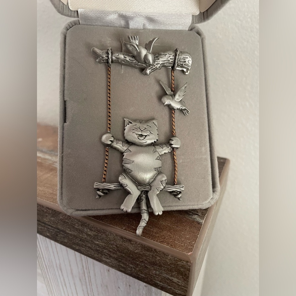 JJ Vintage Cat Pin Brooch Swinging Birds Pewter Cute Signed 1980s